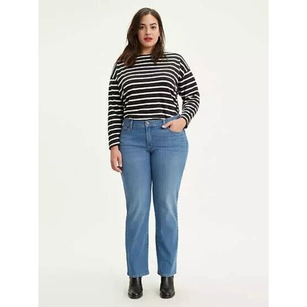 Levi's Women's Plus Size Classic Straight Mid Rise Hyper Soft  Jeans 22W M